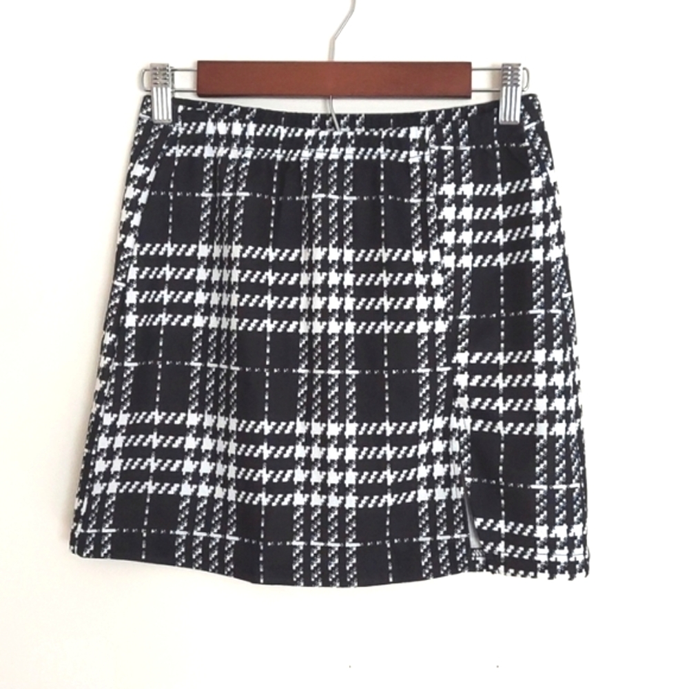 Plaid Mini Skirt size Medium NWOT